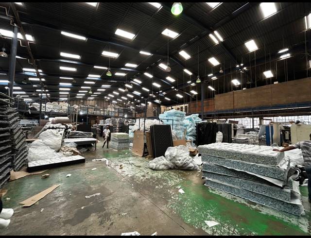 2,900M² WAREHOUSE TO LET IN KEW